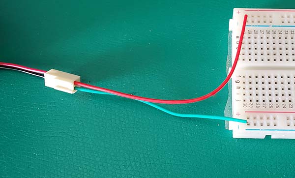 Connecting a 9V battery female connector to a breadboard